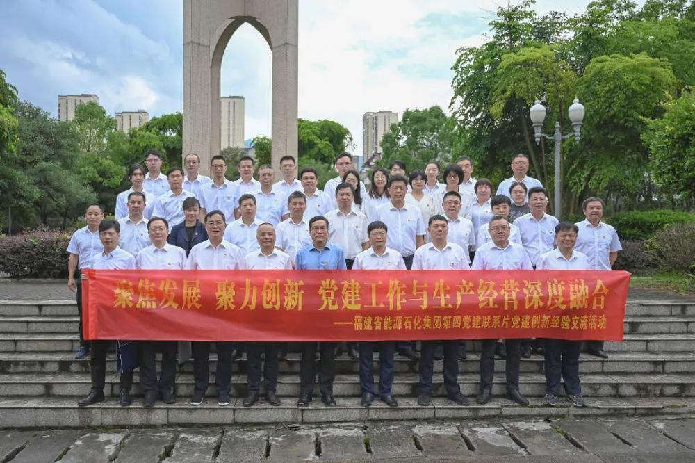 13.与会人员合照111.jpg